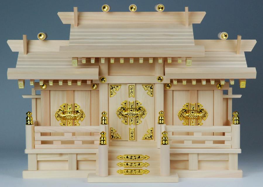 神棚 低屋根違い三社(小)［高さ37］ひのき 特製品 国産 /檜 桧 棚板 現代風 お札 モダン マンション 神道 おしゃれ 神社 御札 祭壇 モダン神棚 おしゃれ 宝くじ 国産品 受験 合格祈願 神殿 お札入れ 御札入れ 会社 学業 インテリア 神様 10,401円