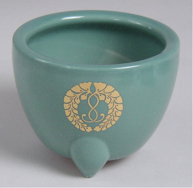 七官 青磁 豆人形 舟上人物式 香炉 香合 唐船 銘有 共箱 茶道具 トキヤロ 楽天市場】玉香呂 青磁色 西紋入 4.0号 浄土真宗本願寺派用 (西