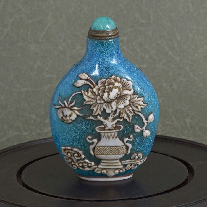 鼻煙壺　ターコイズ色の浮彫り陶器 鼻煙壺 ターコイズ色の浮彫り陶器 工芸品