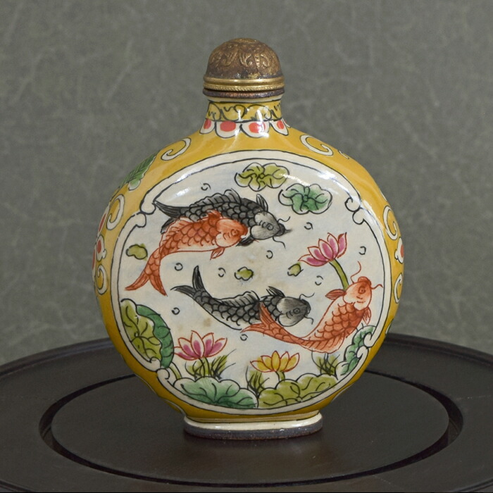 楽天市場】「寿」の下で華麗に泳ぐ吉祥「金魚」鼻煙壺211020鼻煙壷