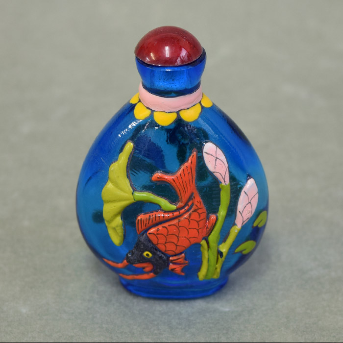 鼻煙壺　ターコイズ色の浮彫り陶器 ☆骨董品 アンティーク 鶴が描かれた鼻煙壷