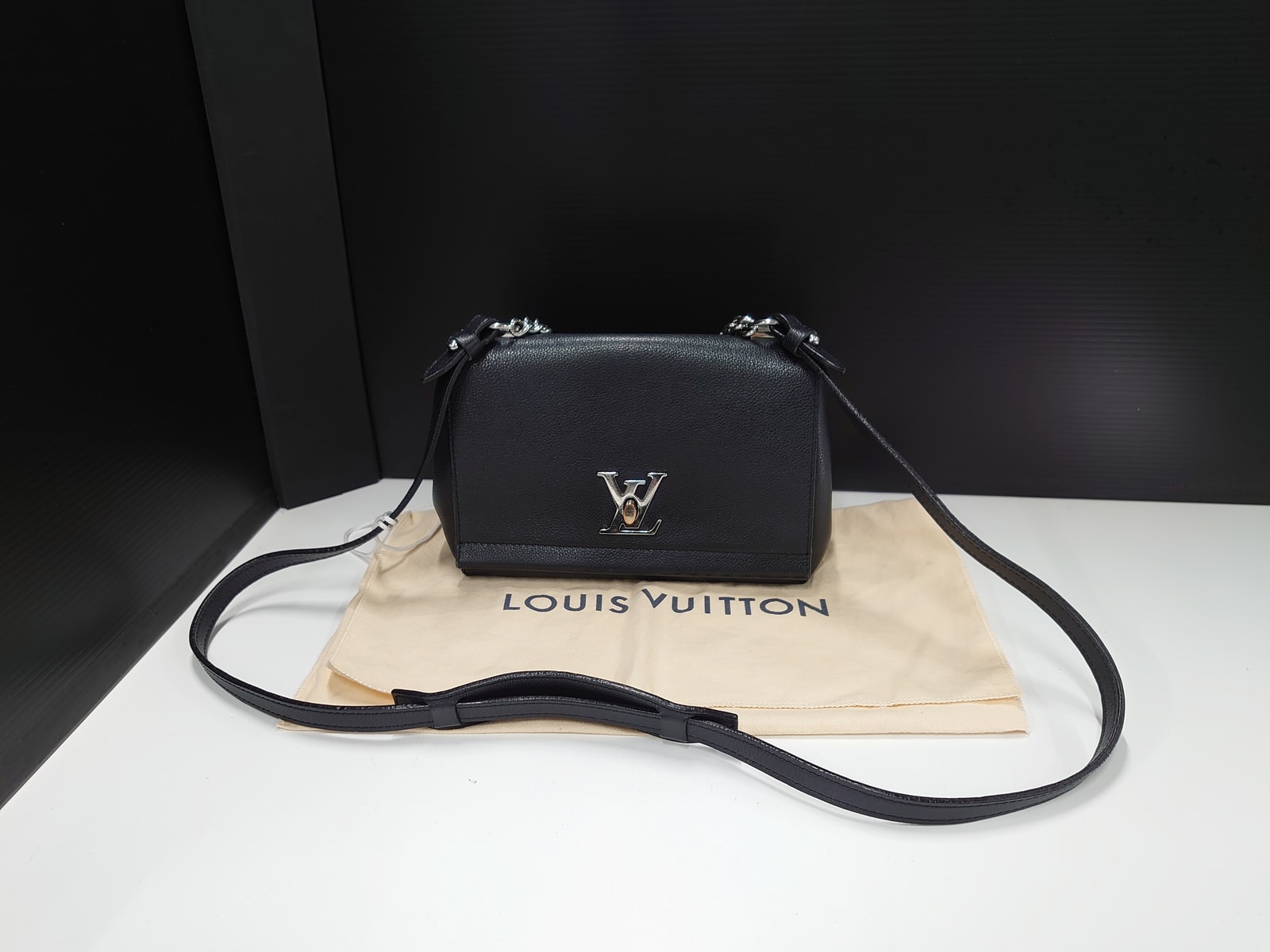 【3日間返品可】 LOUIS VUITTON ルイ・ヴィトン ロックミー2 BB 2WAYバッグ カーフスキン(牛) レディース｜カエセル