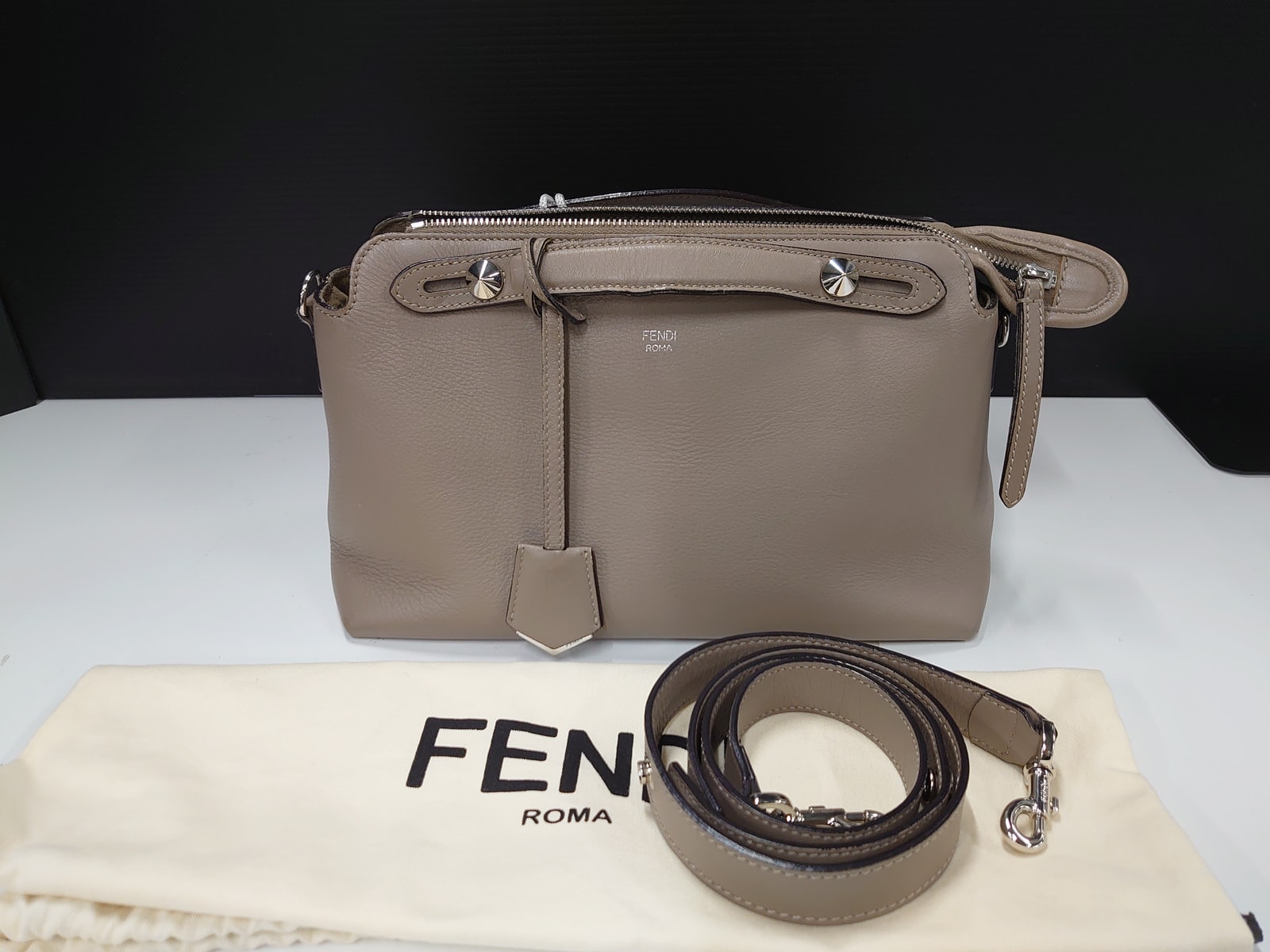 【3日間返品可】 FENDI フェンディ バイザウェイミディアム 2WAYバッグ カーフスキン(牛) レディース｜カエセル