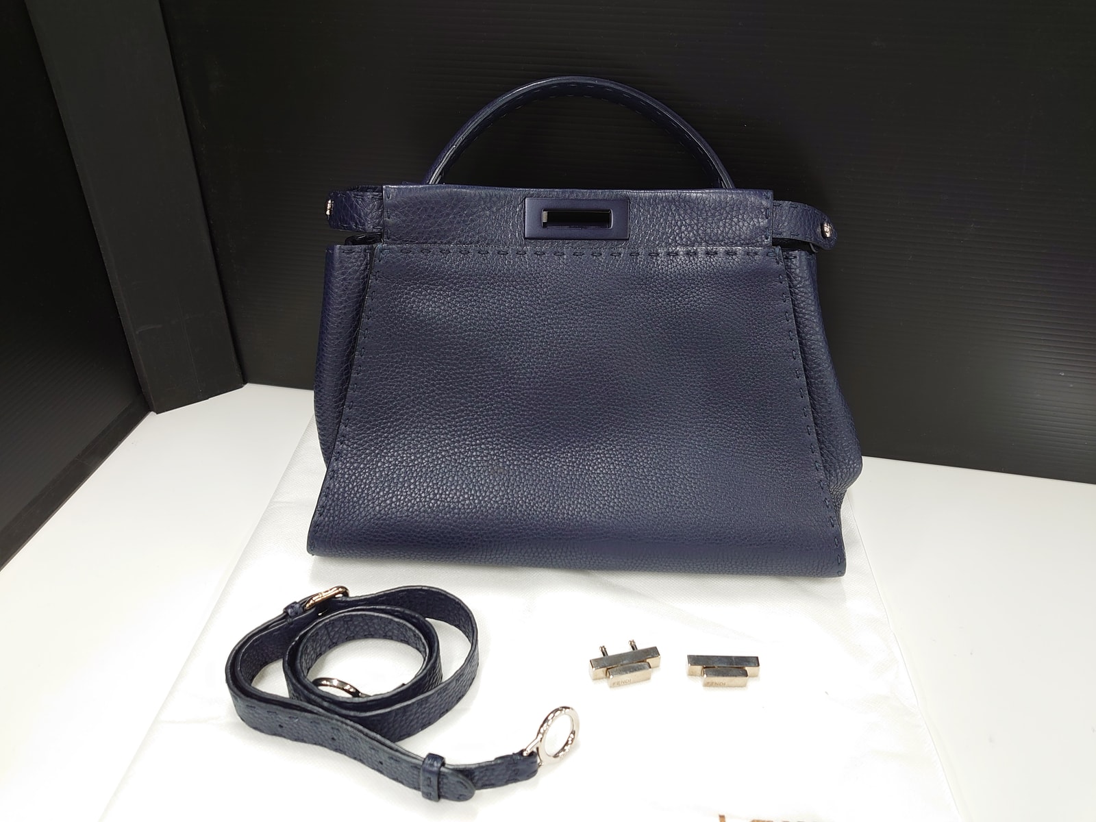 【3日間返品可】 FENDI フェンディ ピーカブー 2WAYバッグ カーフスキン(牛) レディース|カエセル