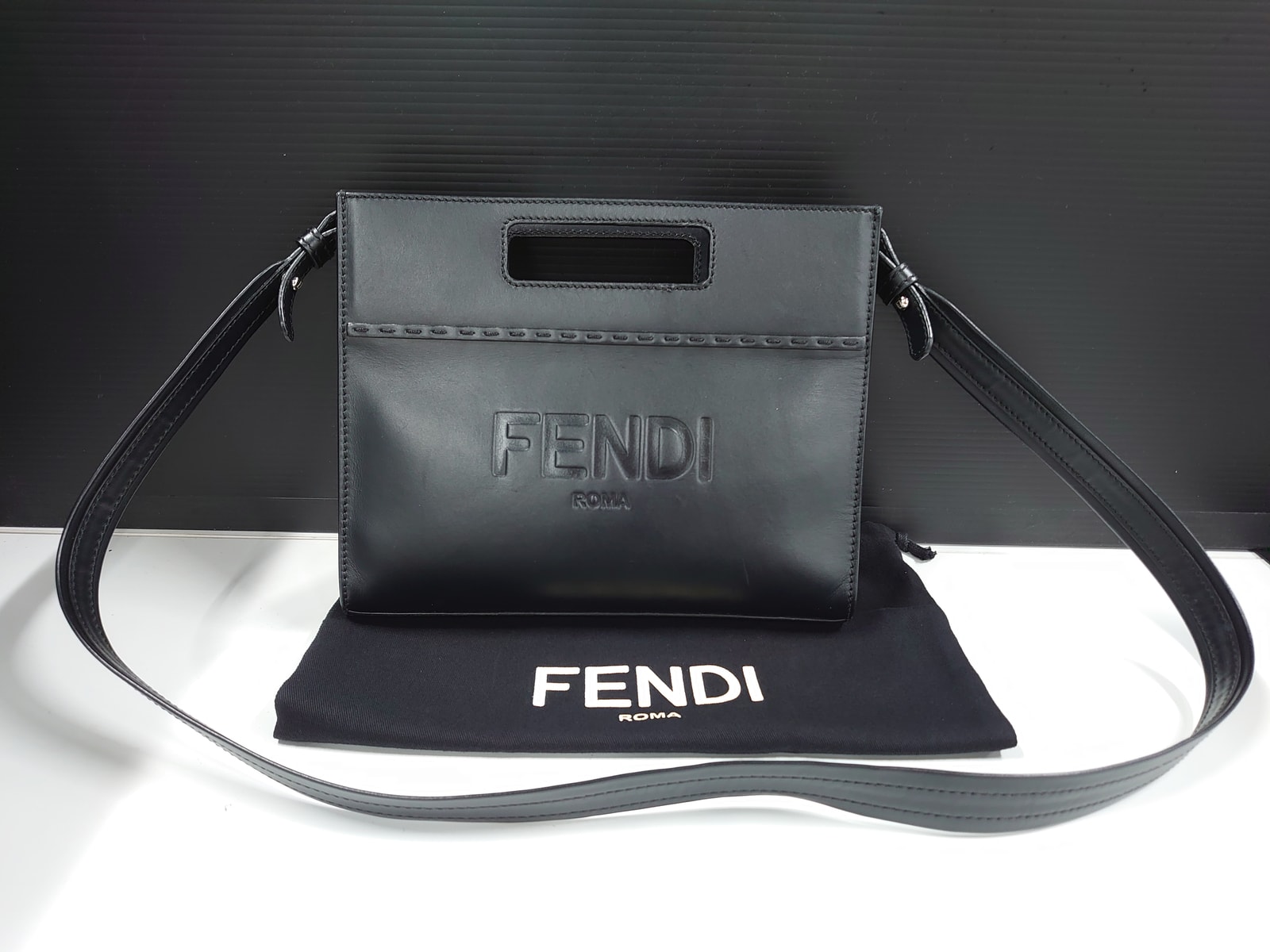 【3日間返品可】 FENDI フェンディ ショッパースモール 2WAYバッグ カーフスキン(牛) ユニセックス｜カエセル 57,200円