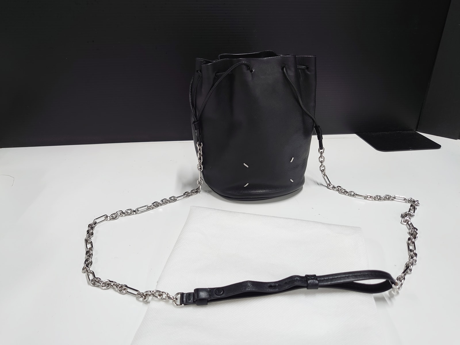 【3日間返品可】 Maison Margiela メゾン マルジェラ タビバケットバッグ ショルダーバッグ ラムスキン(羊) レディース｜カエセル
