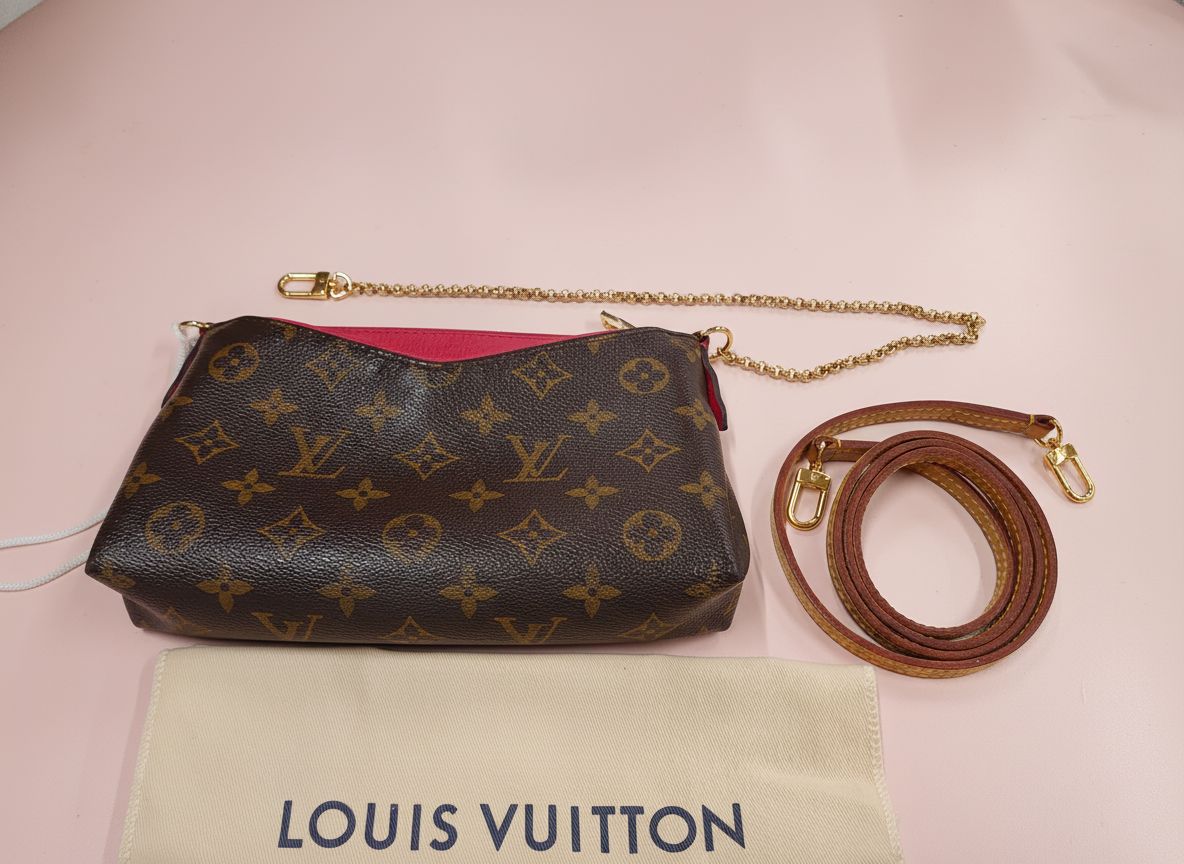 【最大限度15％OFF引き換え証】LOUIS VUITTON ルイ・ヴィトン パラスクラッチペダル 赤銅色 ショルダーバッグ【中古】