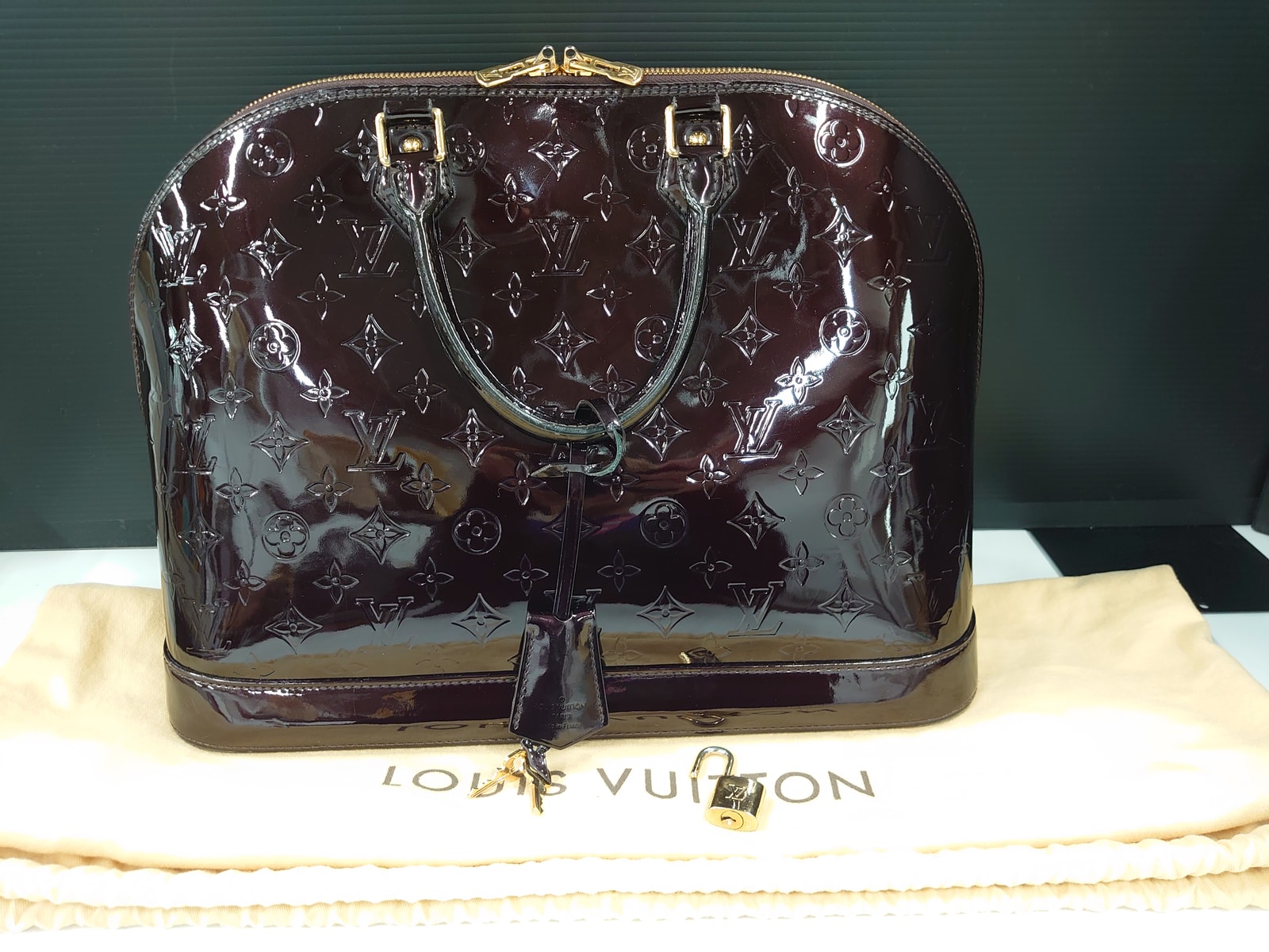 【最大限度15％OFF引き換え証】LOUIS VUITTON ルイ・ヴィトン アルマGM パープル ハンドバック【中古】