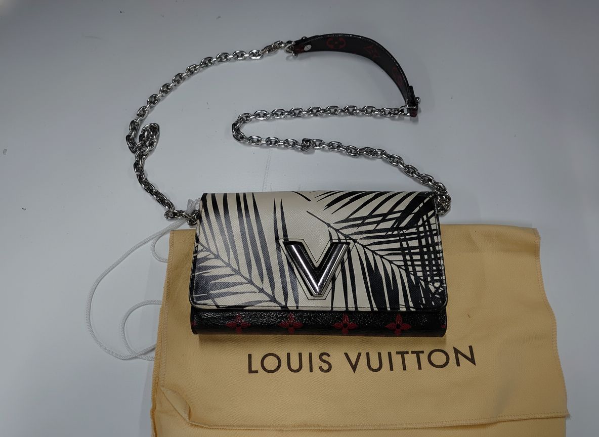 【最大限度15％OFF引き換え証】LOUIS VUITTON ルイ・ヴィトン ポルトフォイユツイストチェーン 黒いこと/白いこと/余分の物 ショルダーバッグ【中古】
