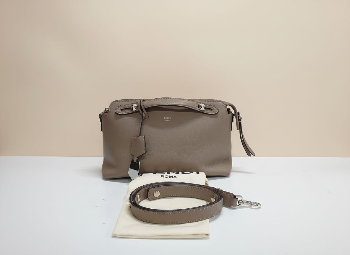 【最大限度15％OFF引き換え証】FENDI フェンディ バイザウェイミディアム ベージュ 2WAY御徒面子【中古】