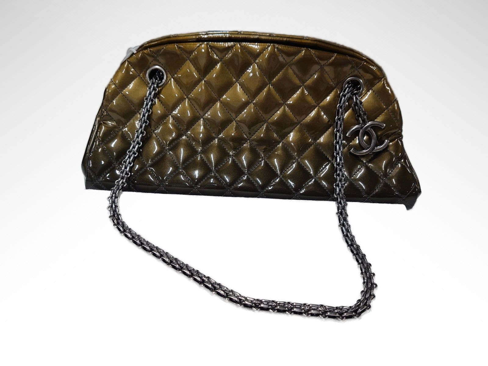 【最大限度15％OFFクーポン券】CHANEL シャネル 御嬢さん御徒面子 黒いこと/しろがね色 ショルダーバッグ【中古】