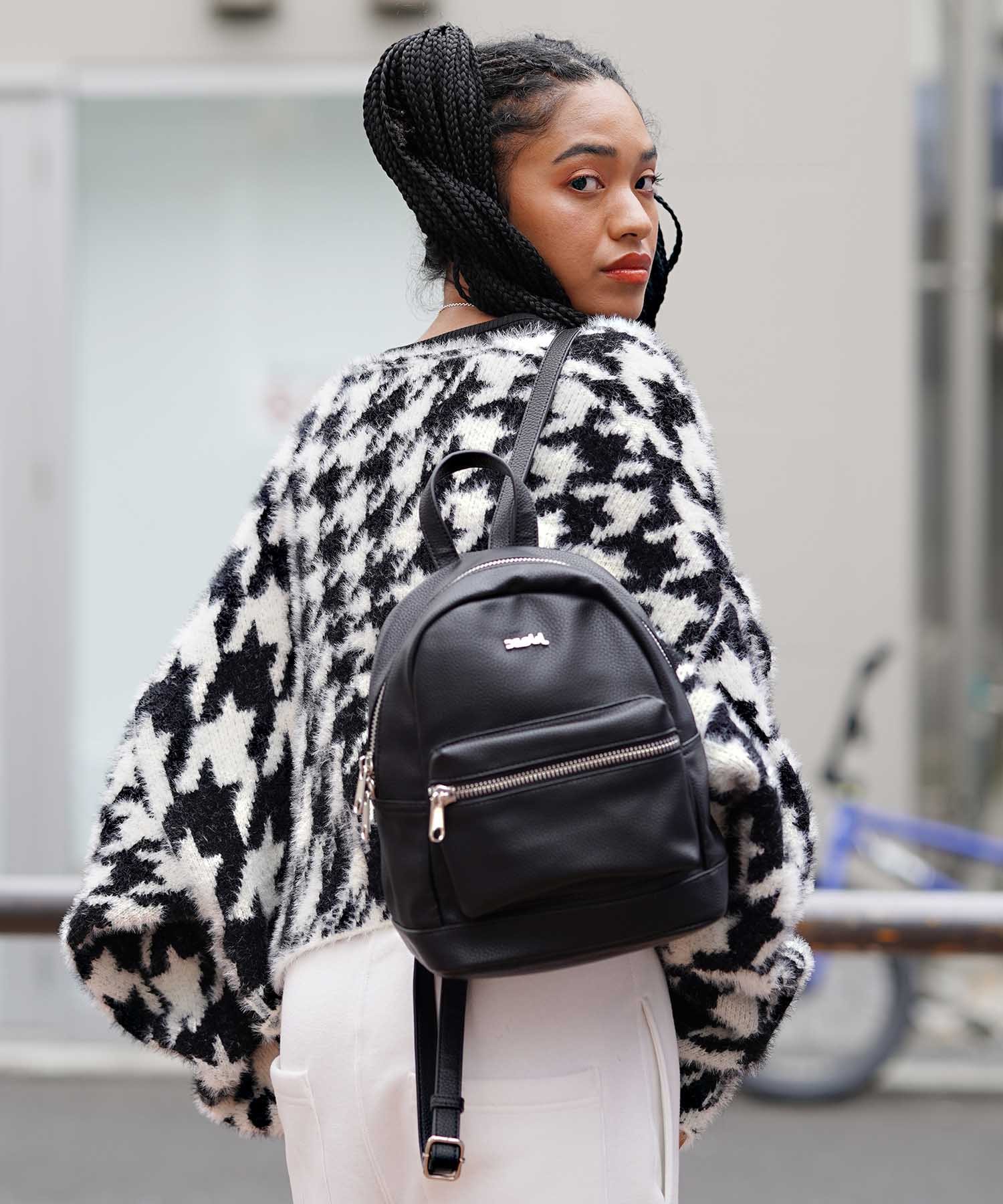 楽天市場】SALE セール【公式】X-girl エックスガール ZEBRA MINI HAND BAG ハンドバッグ シンプル 定番 ショルダーバッグ  ロゴ ギフト プレゼント 合皮 フェイクレザー エコレザー ゼブラ 柄 : XLARGE X-girl公式calif楽天市場店
