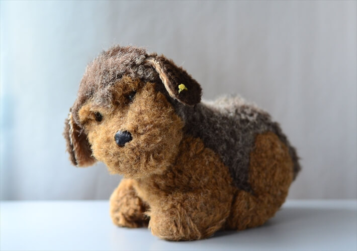 シュタイフ社　犬　ぬいぐるみ　中古品 アンティークSTEIFF？？シュタイフ犬ドールぬいぐるみ - メルカリ