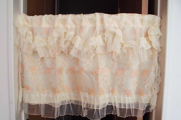 楽天市場】フリルリボンカフェカーテン(ピンク）｜姫系 かわいい