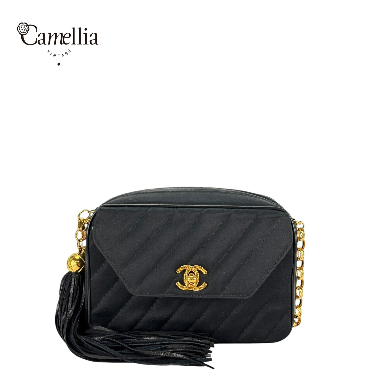 【中古】 CHANEL シャネル カメラバッグ サテン ブラック×ゴールド ロゴ彫刻 タッセル付き チェーンショルダー ヴィンテージ レディース 1991-1994年製|CamelliaVintage