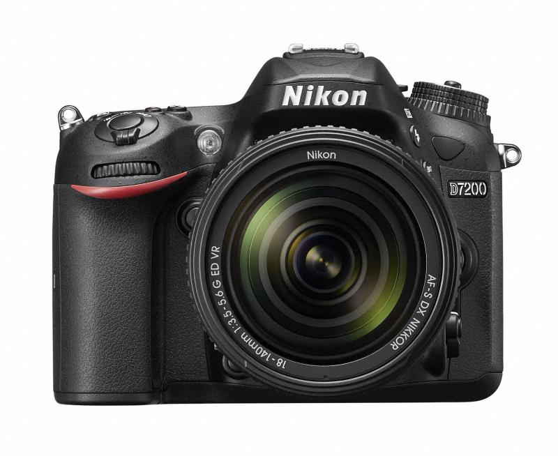 【中古】Nikon デジタル一眼二眼レフ写真機 D7200 18-140VR 水晶体一揃いの道具 D7200LK18-140