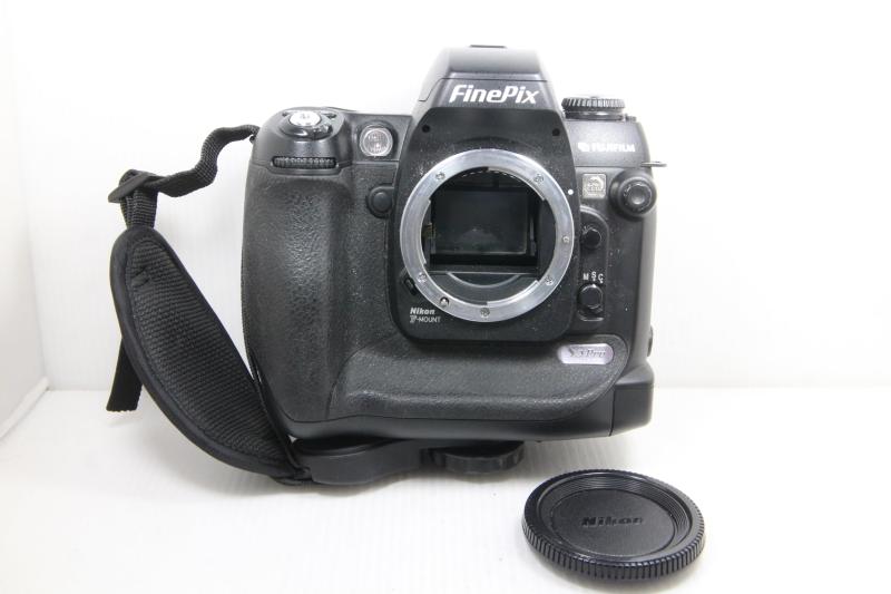 【中古】FUJIFILM デジタル一眼レフ FinePix(ファインピックス) S3Pro FX-S3P