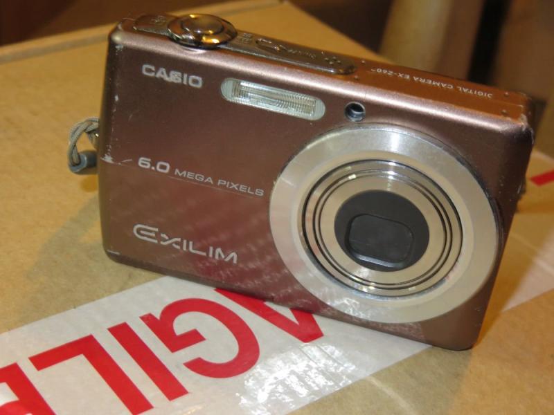 【中古】CASIO デジタル写真機 EXILIM ZOOM EX-Z600 赤銅色 写真機 デジタル写真機 一眼二眼レフ 鏡鑑受け答え 中古 一般受け 高画質