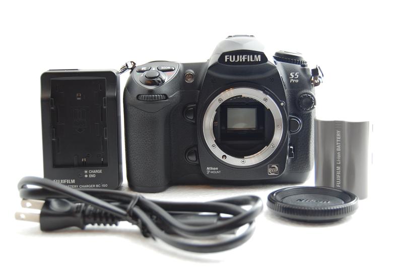 【中古】FUJIFILM デジタル一眼一眼レフ FinePix(ファインピックス) S5 Pro FX-S5P