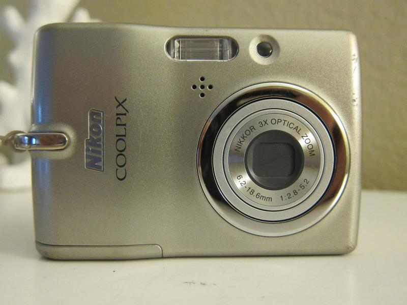【中古】Nikon Coolpix L11 6MP デジタル写真機 3倍光学望遠レンズ付き添い人 (旧真似形)