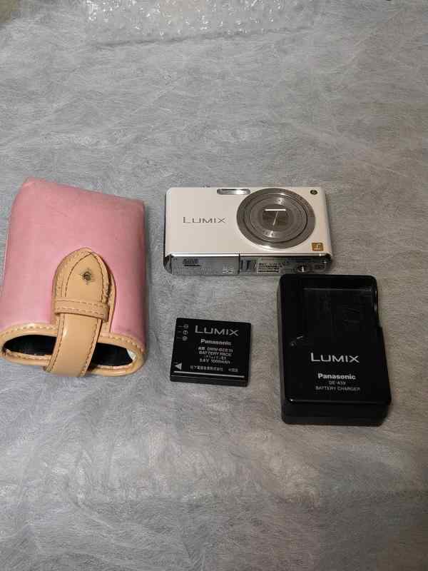 【中古】パナソニック デジタル写真機 LUMIX (ルミックス) 甲殻白いこと DMC-FX33-W