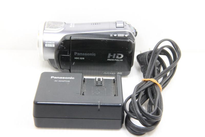 【中古】パナソニック デジタルハイビジョンビデオカメラ SD9 しろがね色 HDC-SD9-S (SD歌留多)