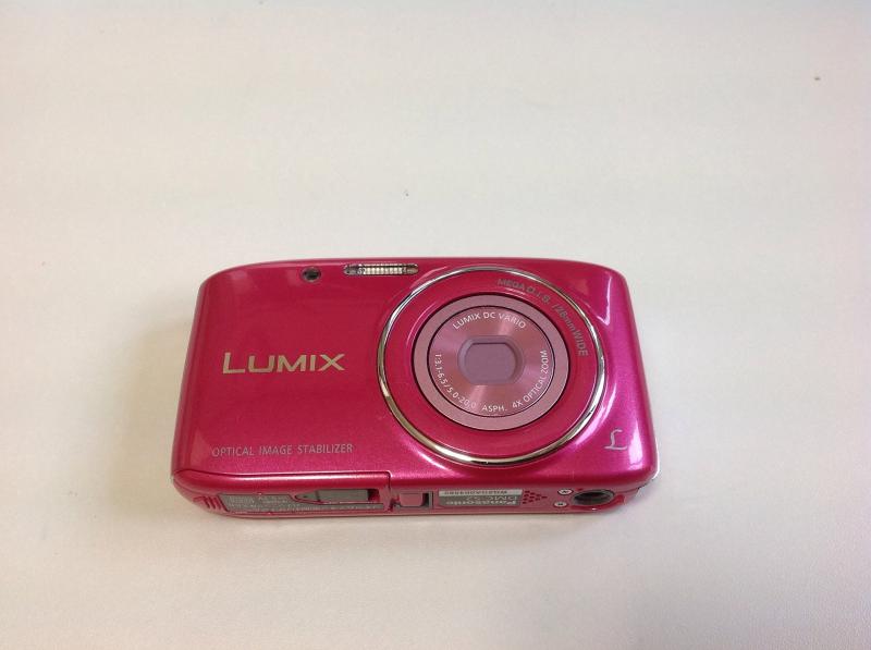 【中古】パナソニック デジタル写真機 ルミックス S2 光学4倍 サクラ色 DMC-S2-P