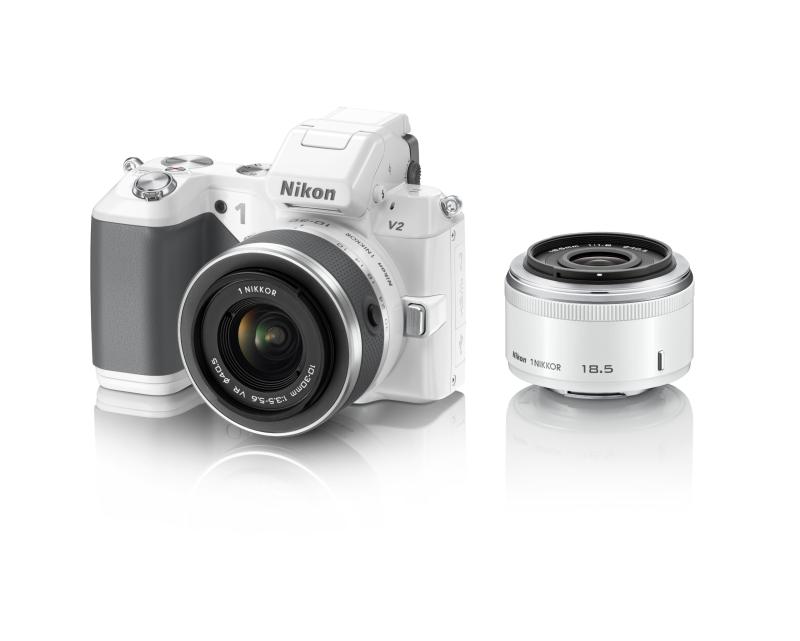 【中古】 Nikon ミラーレス一眼 Nikon 1 V2 ダブルレンズキット 1 NIKKOR 18.5mm f/1.8 /1 NIKKOR VR 10-30mm f/3.5-5.6付属 ホワイト N1V2WLKWH 当店保証30日間 人気 ミラーレ