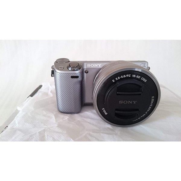 【中古】 ソニー SONY  α NEX-5R ダブルズームレンズキット しろがね色 NEX-5RY/S  当店引き受ける30昼日なか 一般受け 銀鏡受け答え 一眼二眼レフ 取り替えっこ水晶体 写真機