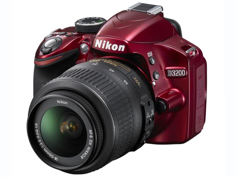 【中古】Nikon デジタル一眼二眼レフ写真器 D3200 水晶体一揃いの道具 AF-S DX NIKKOR 18-55粍 f/3.5-5.6G VR属する 赤いこと D3200LKRD 家電-その他