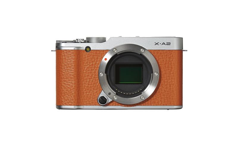 【中古】FUJIFILM デジタルカメラミラーレス一眼 X-A2上半身 赤銅色 X-A2BW