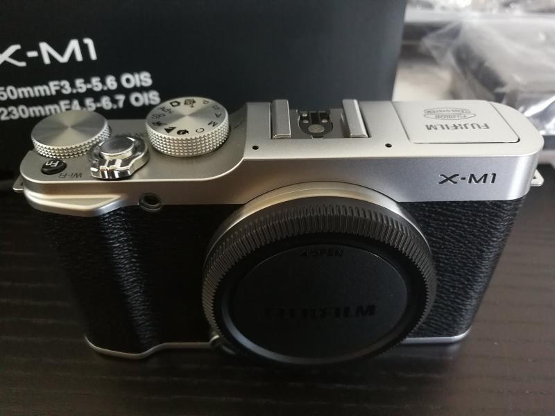 【中古】FUJIFILM 鏡鑑受け答え一眼 上半身 しろがね色 FX-X-M1S