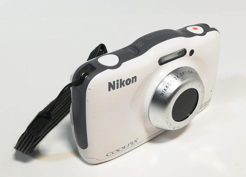 【中古】Nikon デジタルカメラ S32 防水 ホワイト 1300万画素 ホワイト S32WH カメラ 中古 人気 おすすめ 高画質