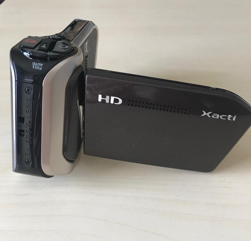【中古】SANYO ハイビジョン デジタルムービーカメラ Xacti (ザクティ) DMX-HD700 ブラウン DMX-HD700(T)