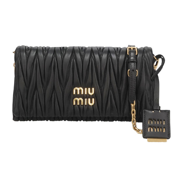 MIU MIU ブラックレザー メッセンジャーバッグ Miu Miu マテラッセ ナッパレザーショルダーバッグ | ブラック