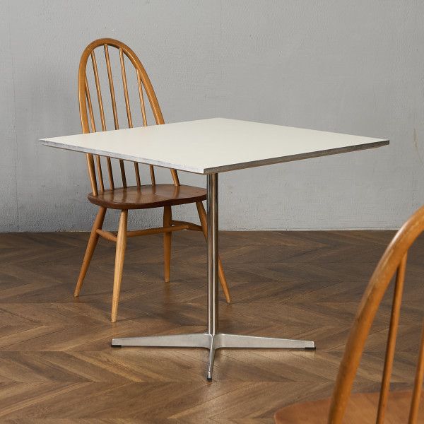 テーブル ラミネート天板 フリッツ・ハンセン Fritz Hansen 4star base スクエア A テーブル フリッツハンセン アルネ ヤコブセン オフィス 正方形 ダイニング 白 ホワイト 北欧 #97626