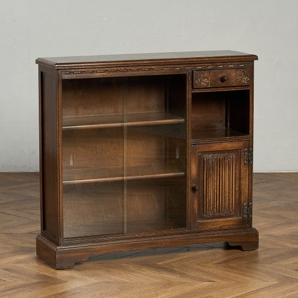 チェスト・キャビネット 連合王国 オーク材 木材 ブロス WOOD BROS Old Charm ナローキャビネット 連合王国 硝子 ナロー 押し込み 書物棚 シェルフ 食器棚 古典派音楽 納める 抽き出し 収納家具 ドロワー #98596