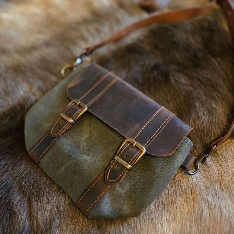 【楽天市場】【ハンドメイド】 2WAY レザーショルダーバッグ サコッシュ ポーチ バックパック ラックサック ソロ デュオ 登山：CAMPLUS
