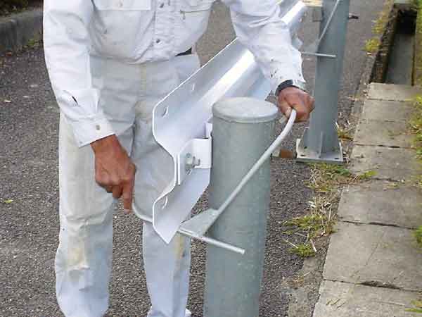 楽天市場 特許取得キャムズオリジナル ガードレールハンガー ｂ ｃ種 F114 3用 ガードレールの施工 簡単 一人でできる ガードレール 設置 工具 道路 Camsマーケット楽天市場店