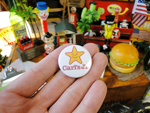 開店記念セール！ カンパニーカンバッジ カールスジュニア ロゴ2  アメリカ雑貨 アメリカン雑貨 アメリカ 雑貨 カンバッジ ファッション 人気  缶バッチ オシャレ かわいい カンバッチ キッズ 子供 アルファベット 缶バッジ アメキャラ www.tonna.com