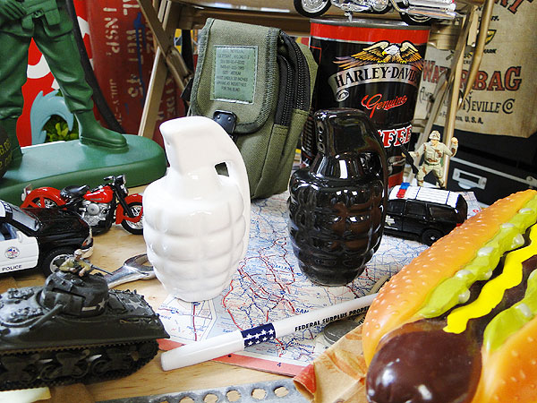 楽天市場】調味料入れ 手榴弾 プラスチック 赤 黄 2個セット