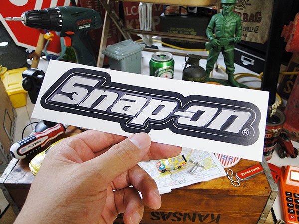 最大87％オフ！ スナップオンのステッカー シルバーロゴ  アメリカ雑貨 アメリカン雑貨 シール 人気のDIY ブランド Snap-on 世田谷ベース  人気のアメリカ雑貨屋 おしゃれ おもしろ 車 バイク スーツケース デカール かわいい アルファベット 英文字 www.tonna.com