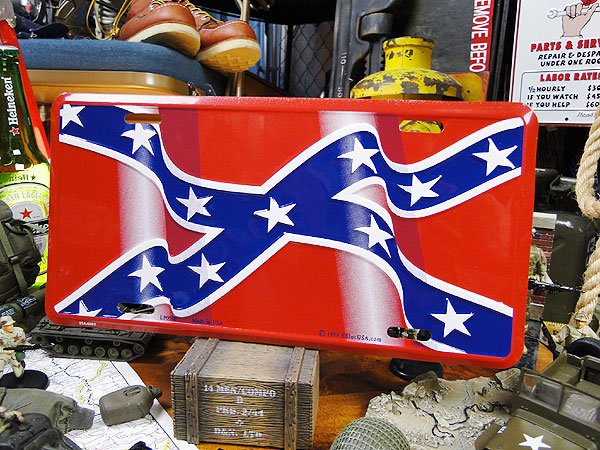 風になびくレベルフラッグのライセンスプレート ナンバープレート アメリカ看板 サインプレート アメリカ雑貨 インテリア雑貨 アメリカン雑貨 かっこいい男の部屋 おしゃれ Cmプレート ティンサイン ブリキプレート 壁掛け インテリア 小物 レトロ ポスター 21年