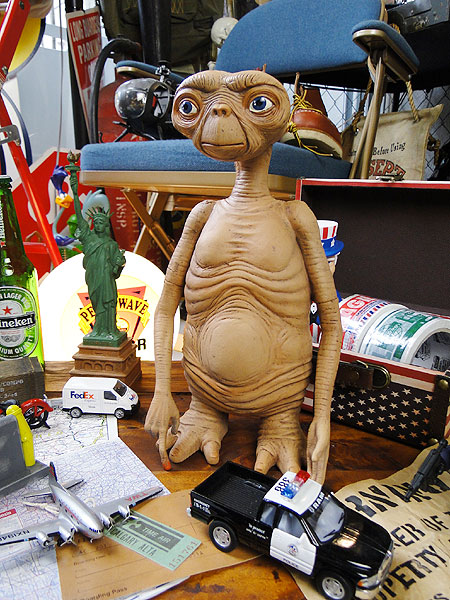 E.T.　プロップレプリカ　12インチ　スタントパペット　アメリカン雑貨　アメリカ雑貨　グッズ｜アメリカ雑貨通販キャンディタワー
