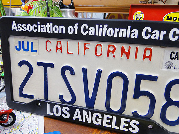 楽天市場 カリフォルニア州のusedナンバープレート フレーム付き ブラック ナンバープレート アメリカ看板 サインプレート アメリカ雑貨 アメリカン雑貨 西海岸スタイル アメリカ 雑貨 インテリア 小物 アメリカ雑貨通販キャンディタワー