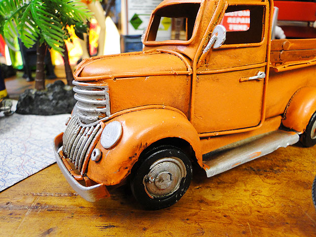 超大特価 レトロに飾りつけをしたいならコレ ピックアップトラックのブリキオブジェ アメリカ雑貨屋 通販 アメリカ雑貨 アメリカン雑貨 インテリア雑貨 カッコイイ男の部屋 おしゃれ 生活雑貨 置物 小物 模型 おもちゃ アンティーク風 Bagochile Cl