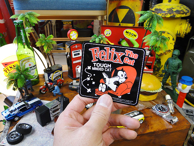 フィリックスのステッカー ソファ かわいい アメキャラ アメリカ アメリカン雑貨 アルファベット オリジナル シール ステッカー スーツケース デカール バイク レトロ ロゴ 人気のアメリカ雑貨屋 自分仕様だから愛着も強くなる 車 雑貨 全店販売中