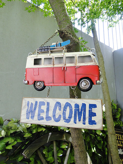 思わず飾りたくなるご機嫌なデザイン ワーゲンバスのウェルカムサイン こだわり派が夢中になる 人気のアメリカ雑貨屋 通販 アメリカ雑貨 アメリカン雑貨 インテリア雑貨 カッコイイ男の部屋 おしゃれ 生活雑貨 アンティーク アメリカン サインプレート 高級