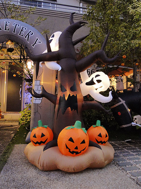 Candytower It Is Decorated The Theme Park In This Force たるや