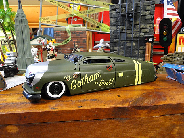 格安即決 Jada Dc コミック ボムシェルズのダイキャストミニカー 1 24スケール ハーレークイーン 1951年マーキュリー アメリカ雑貨 アメリカン雑貨 アメ車 インテリア こだわり派が夢中になる人気のアメリカ雑貨屋 小物 置物 モデルカー 正規品 おしゃれ Www Tonna Com